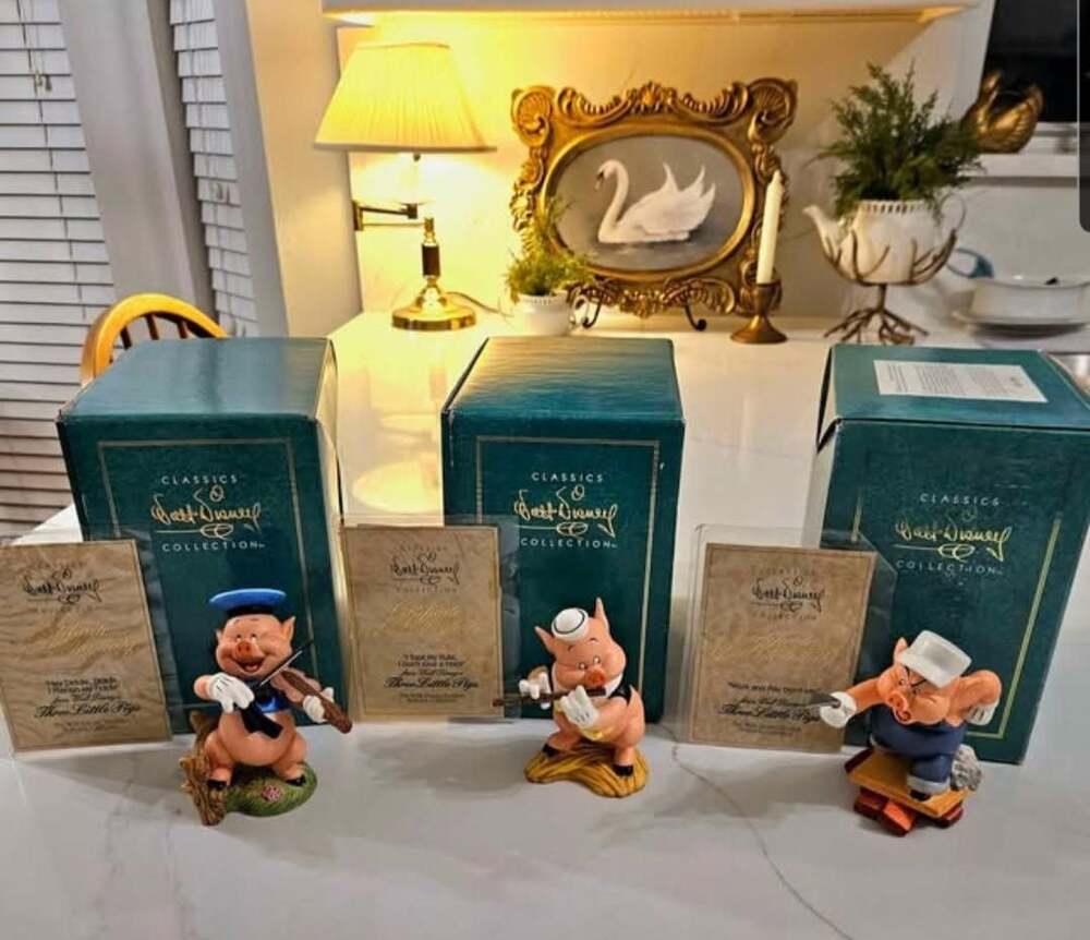 Walt Disney Classics Collection Three Little Pigs Figurine Set with Boxes